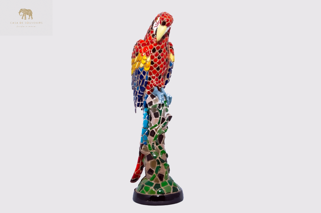 Mix Colores Parrot statue made with marble dust and with enamel. It's the best collection in Spain.