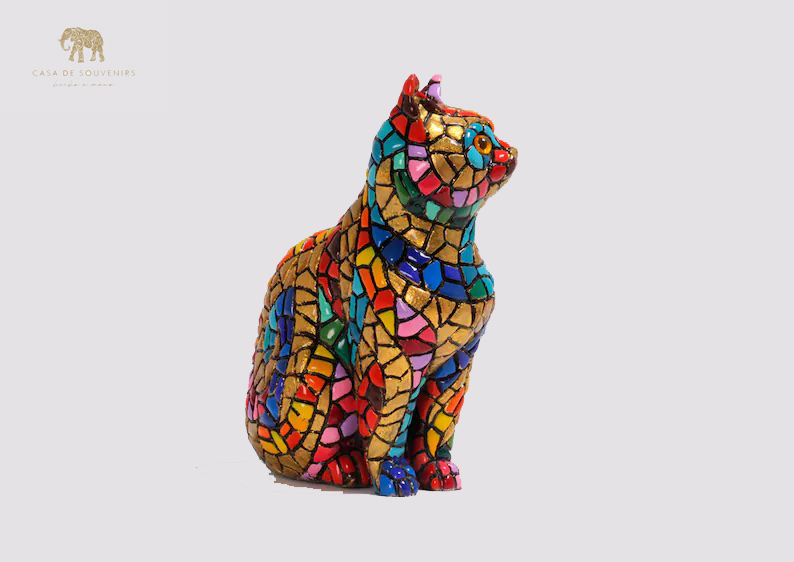 Golden Cat statue made with marble dust and with enamel. It's the best collection in Spain.