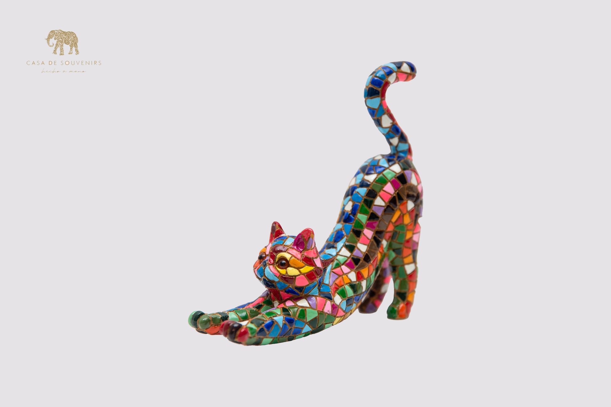 Hecho a Mano Mix Colours Mosaic Cat Laying Stand statue made with marble dust and with enamel. It's the best collection in Spain.