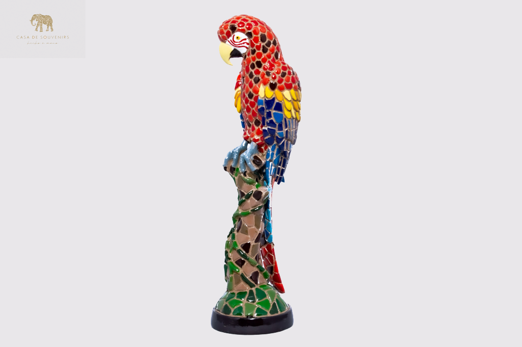 Mix Colores Parrot statue made with marble dust and with enamel. It's the best collection in Spain.