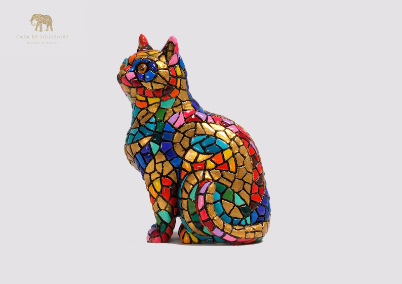 Golden Cat statue made with marble dust and with enamel. It's the best collection in Spain.
