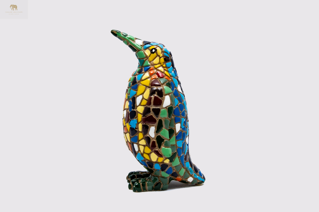 Mix Colores Penguin statue made with marble dust and with enamel. It's the best collection in Spain.