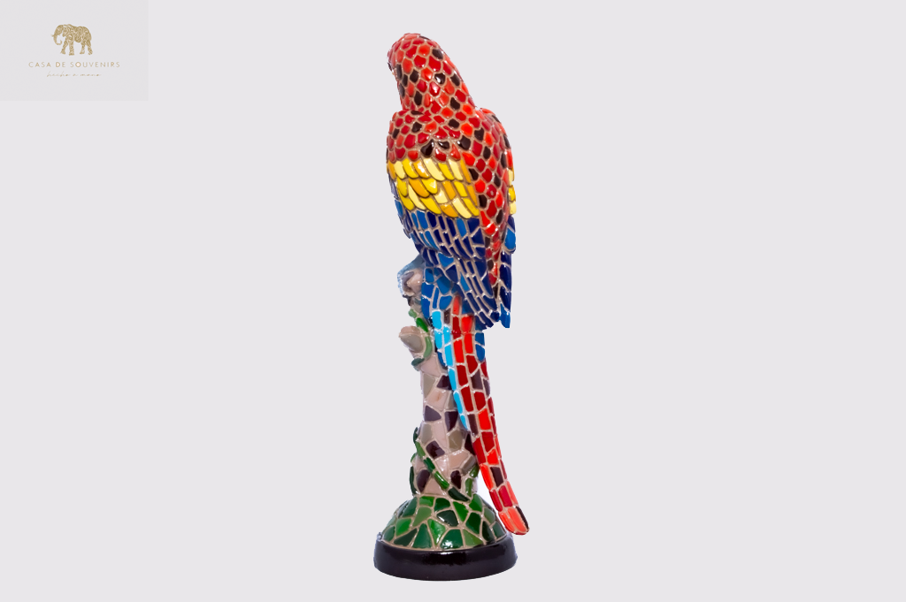 Mix Colores Parrot statue made with marble dust and with enamel. It's the best collection in Spain.