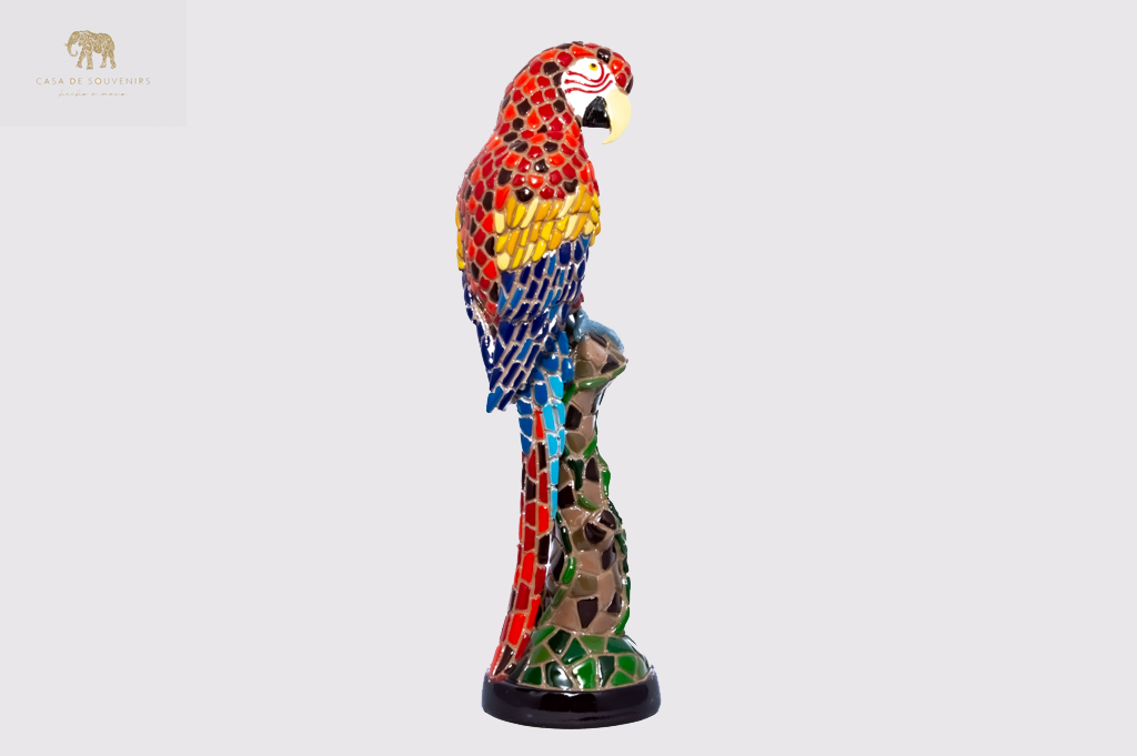 Mix Colores Parrot statue made with marble dust and with enamel. It's the best collection in Spain.