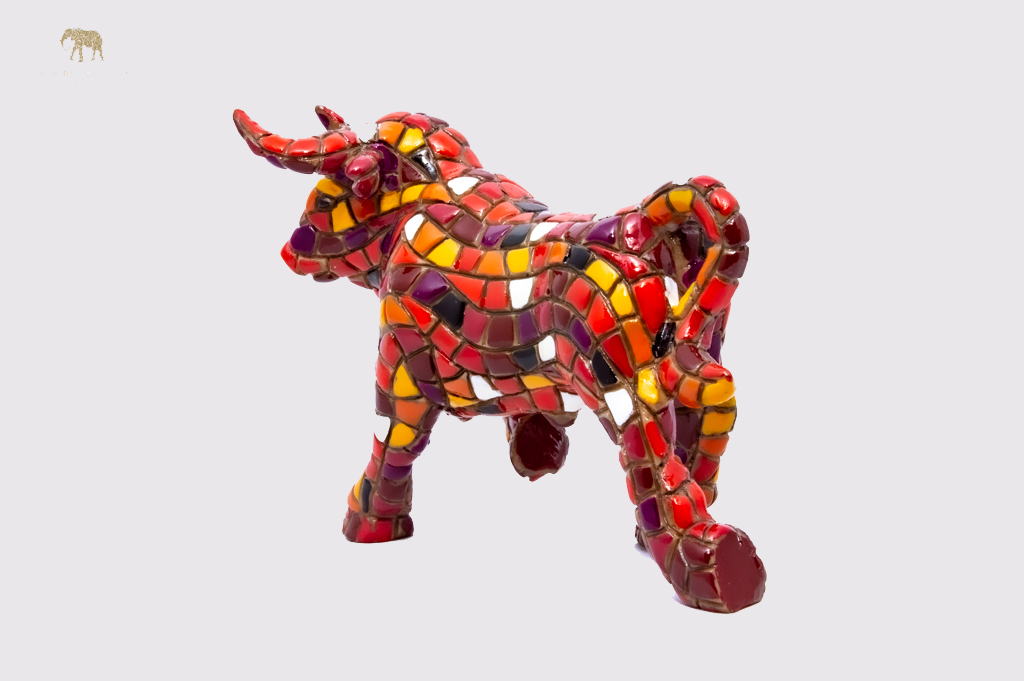 Mosaic Red And White Bull statue made with marble dust and with enamel. It's the best collection in Spain.