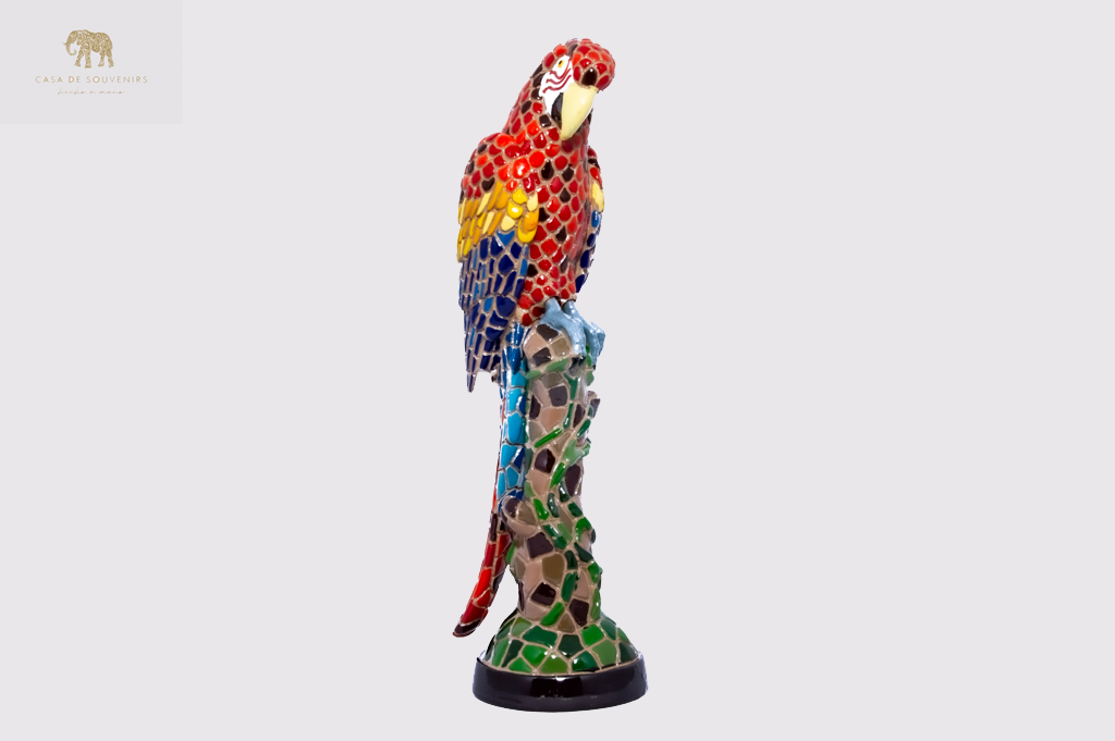 Mix Colores Parrot statue made with marble dust and with enamel. It's the best collection in Spain.